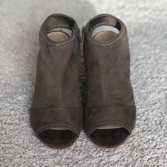 APT. 9 Open Toed Heels - Picture 2 of 4